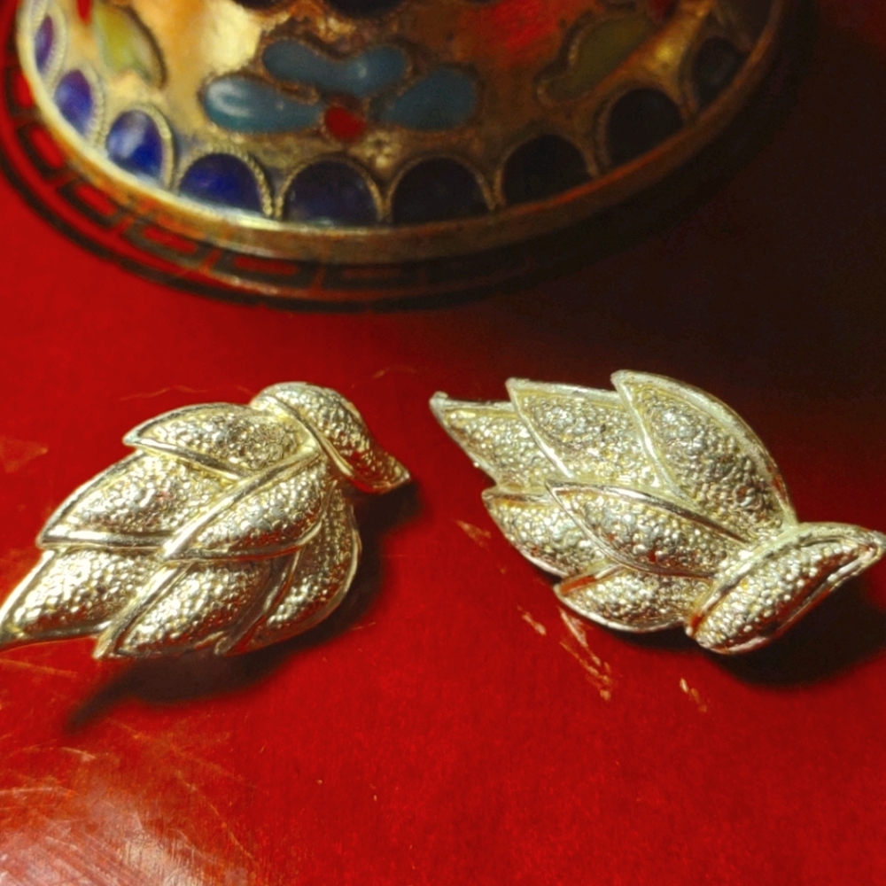 Coro silverleaf vintage clip on earrings